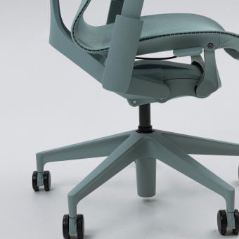 Кресло Herman Miller Cosm