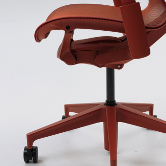 Кресло Herman Miller Cosm
